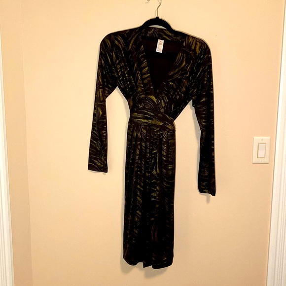 Comfortable LBD with Gold Detail - Picture 2 of 2
